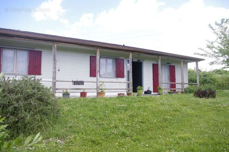 Maison à VIC-FEZENSAC