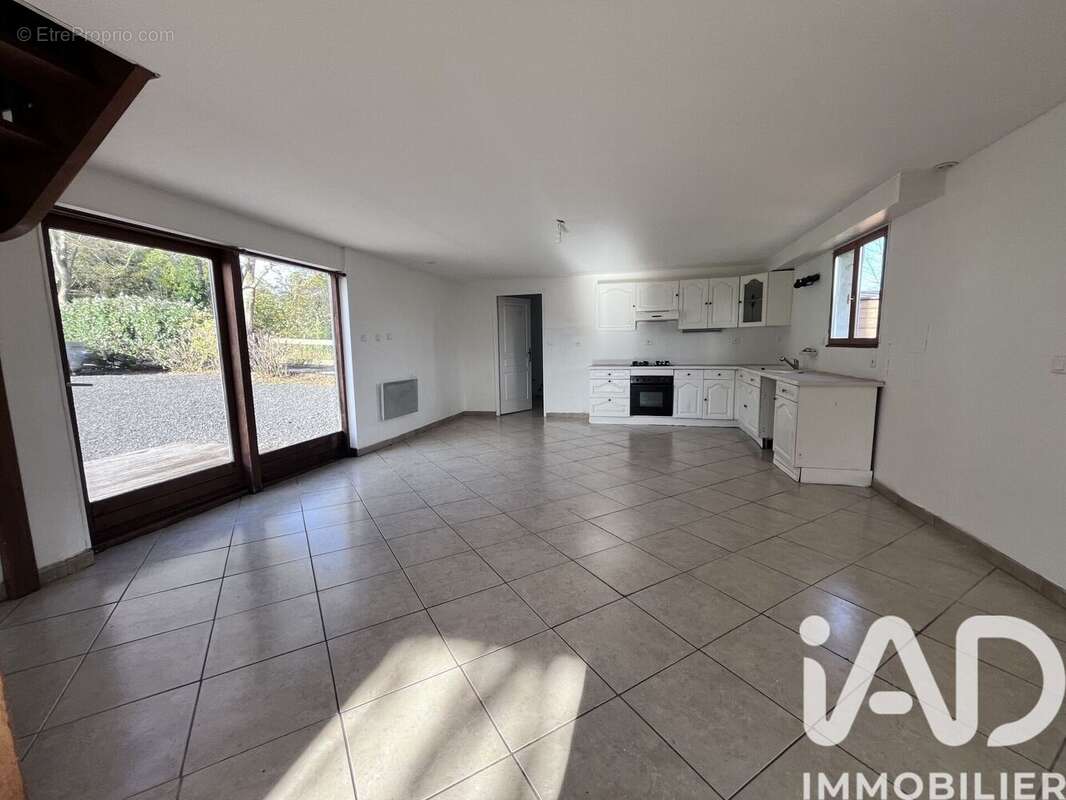 Maison 110 m² à Saint-Pierre-Azif  - photo 6