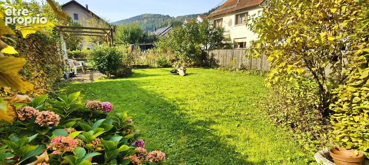 A La Claquette, appartement F2 en duplex, 68.40 m2, jardin privatif de 98 m2, deux grandes caves. - photo 3