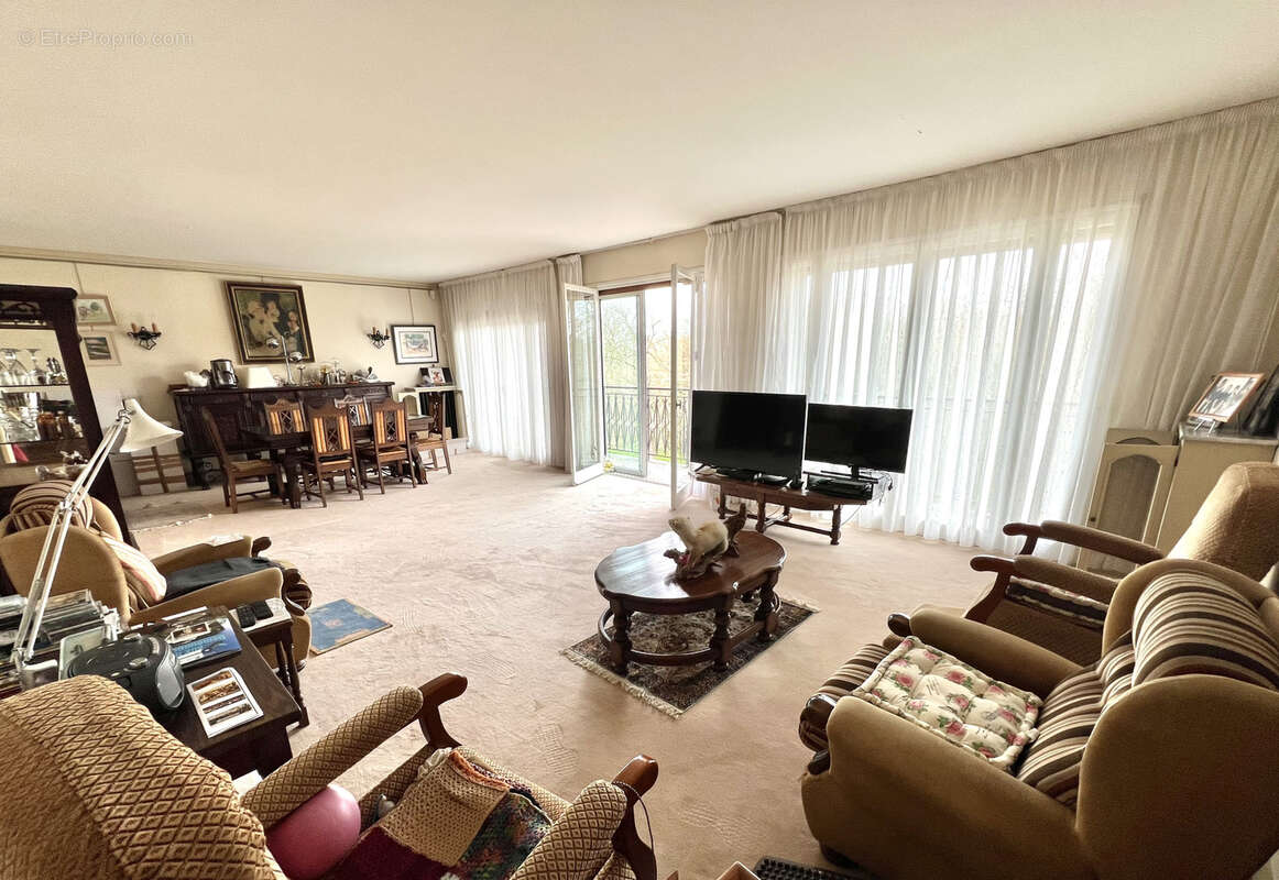 Appartement à CHARENTON-LE-PONT