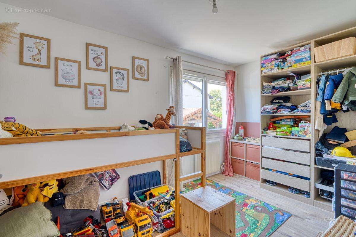 Appartement Pusignan 3 pièce(s) 62 m2 - photo 8