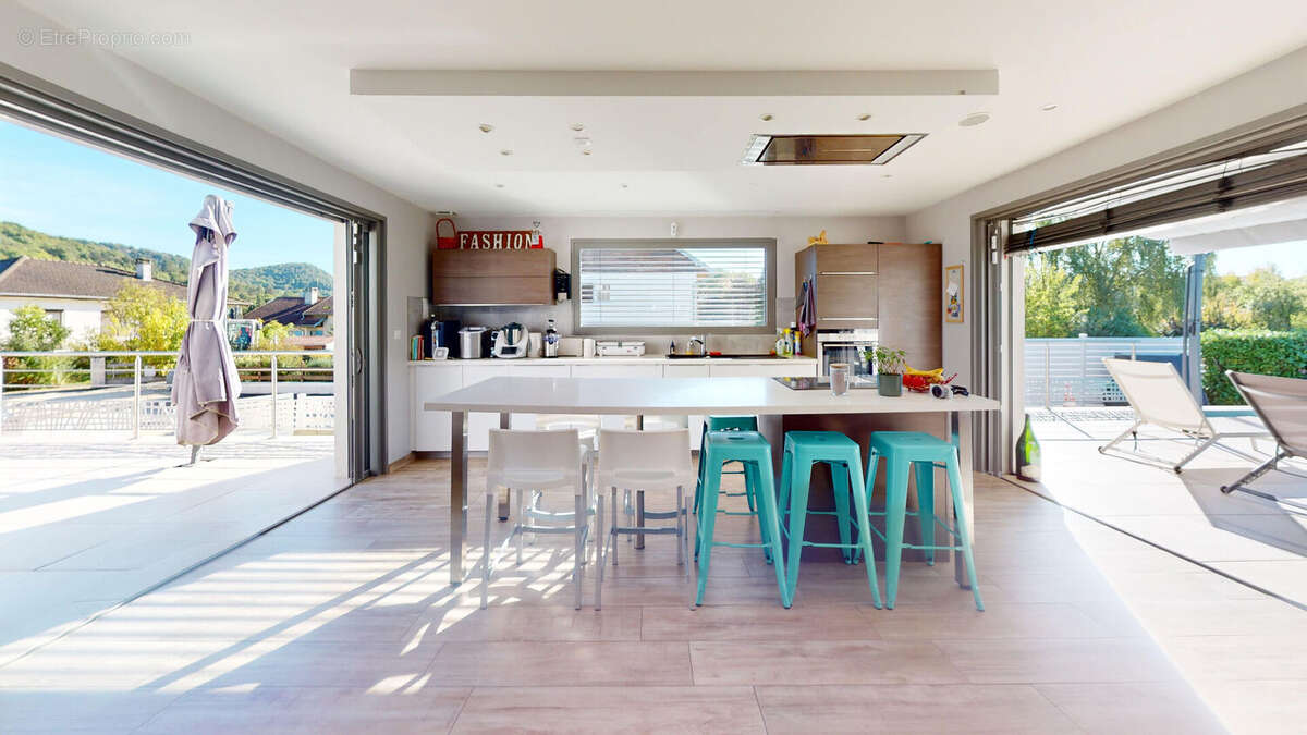 Maison à AVANNE-AVENEY