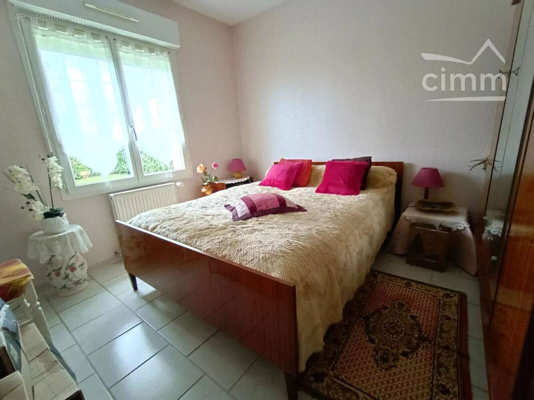 Maison à LA CHAPELLE-MONTMARTIN