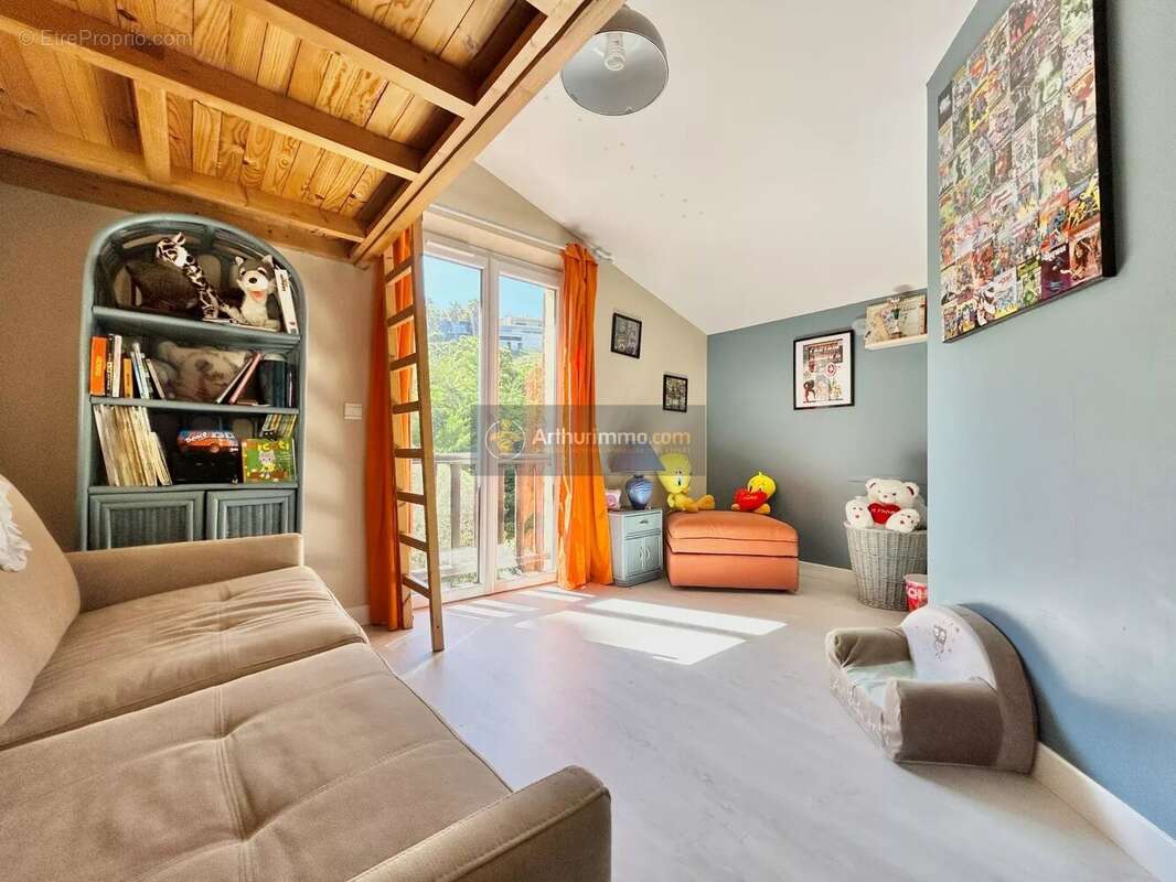 Maison à LES ISSAMBRES