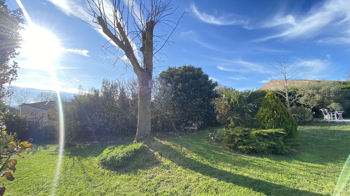 Maison à BOUTENAC-TOUVENT