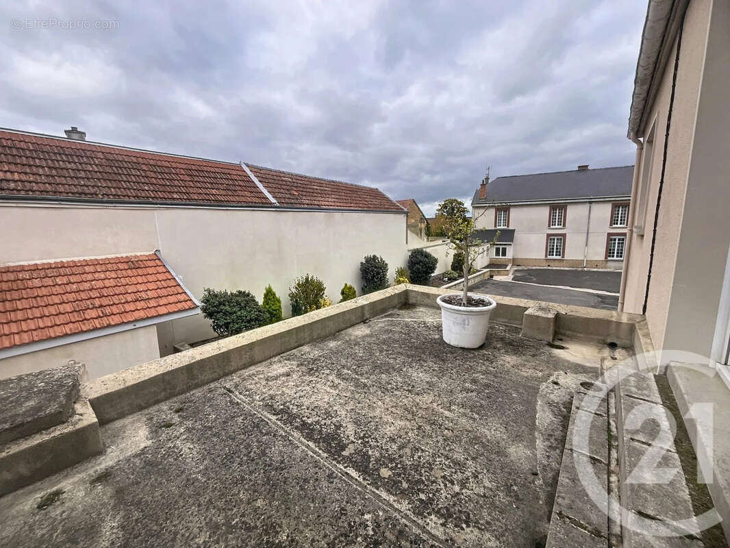 Maison 436 m² à Cuis  - photo 23
