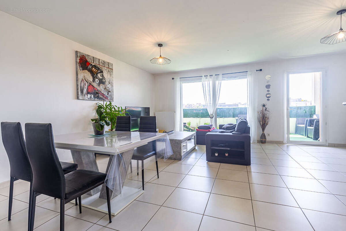 Agence immobiliere laforet - "cosmos" - exclusivite - annecy / seynod centre - appartement t3 de  68,27m² - dernier etage - terr - photo 3