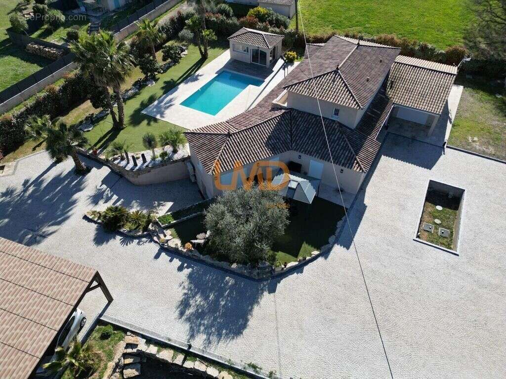 Maison à LE MUY