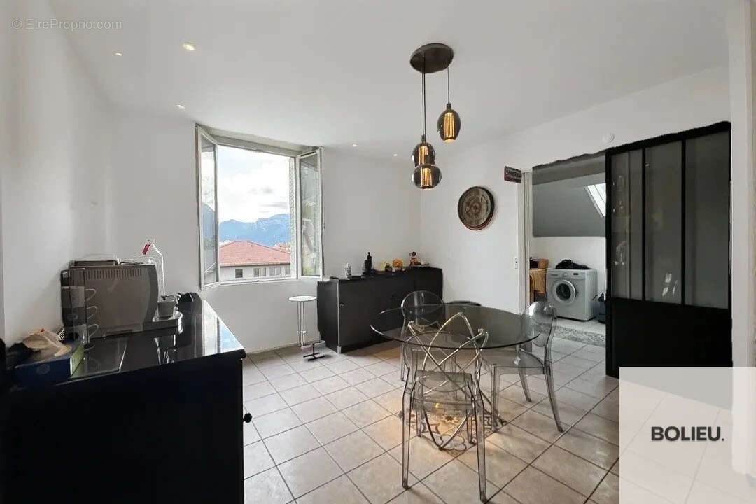 Appartement à SASSENAGE