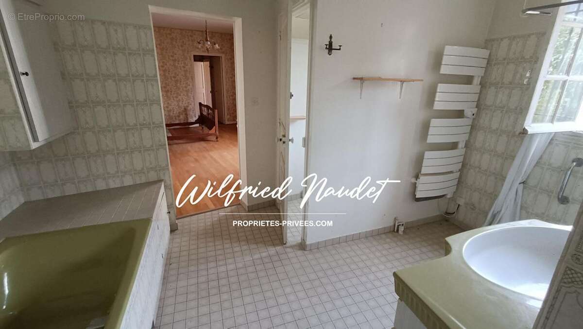 Maison à CHAHAIGNES