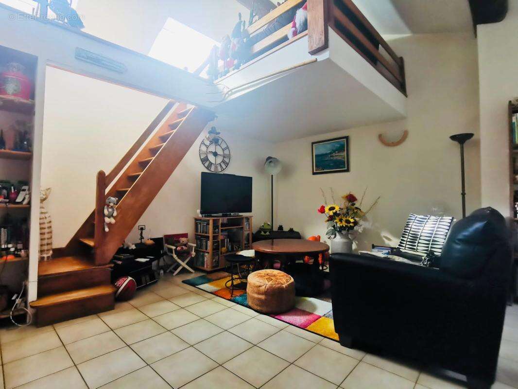 Appartement à L'ARBRESLE