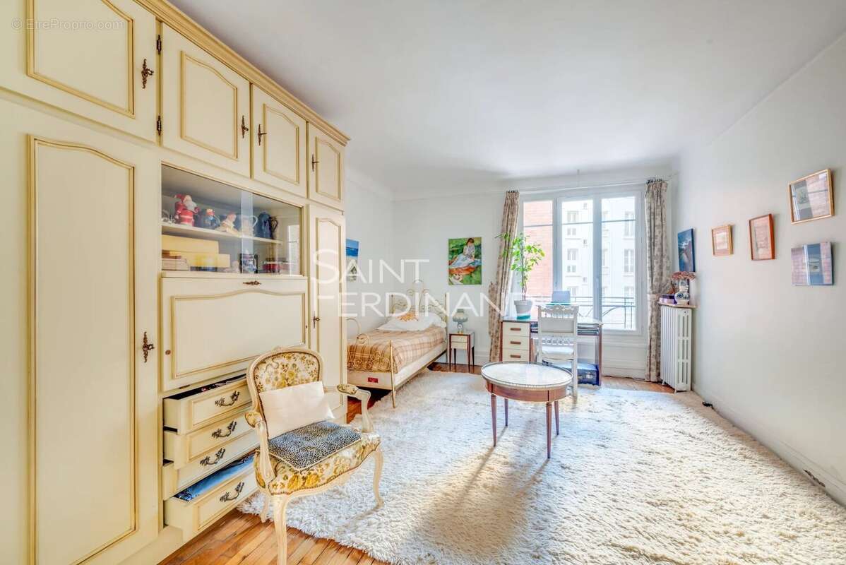 Appartement à NEUILLY-SUR-SEINE