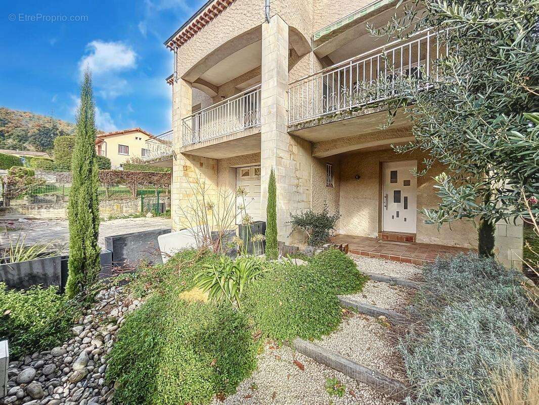 Maison à SAINT-JEAN-DE-MUZOLS