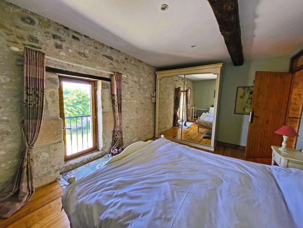 Belle maison familiale de 4 chambres avec un grand gîte et une superbe piscine, près de Cognac - photo 8