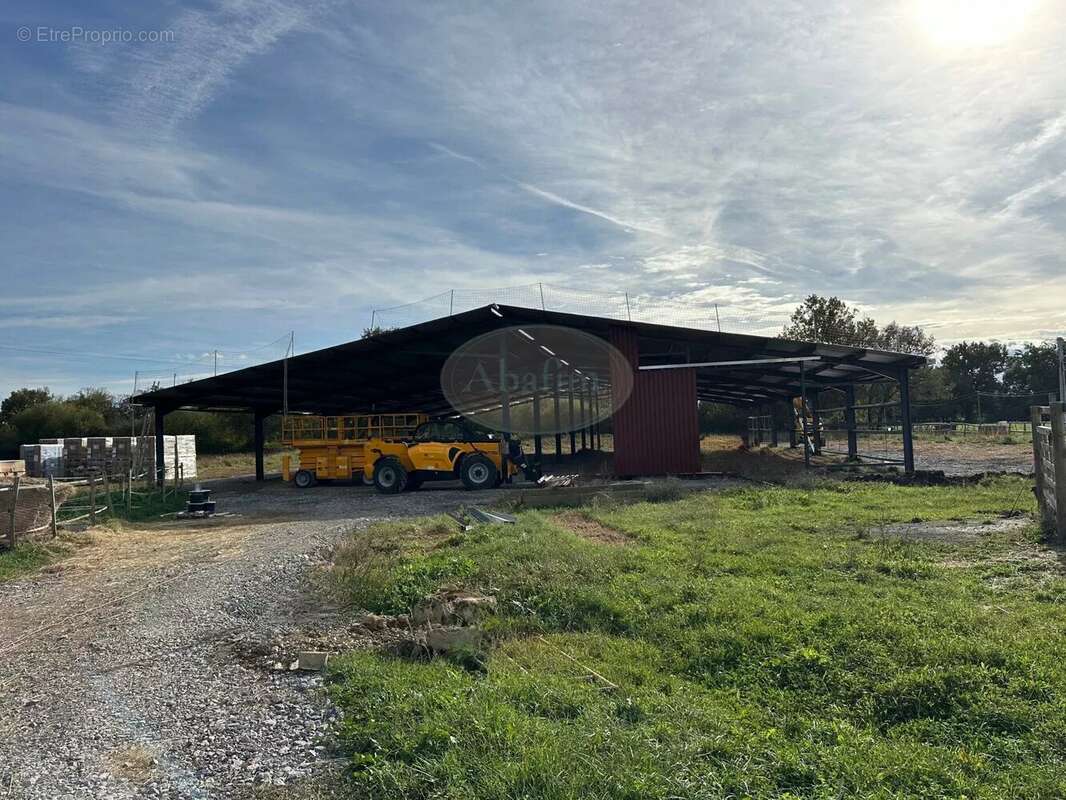 Maison à VILLECOMTAL-SUR-ARROS