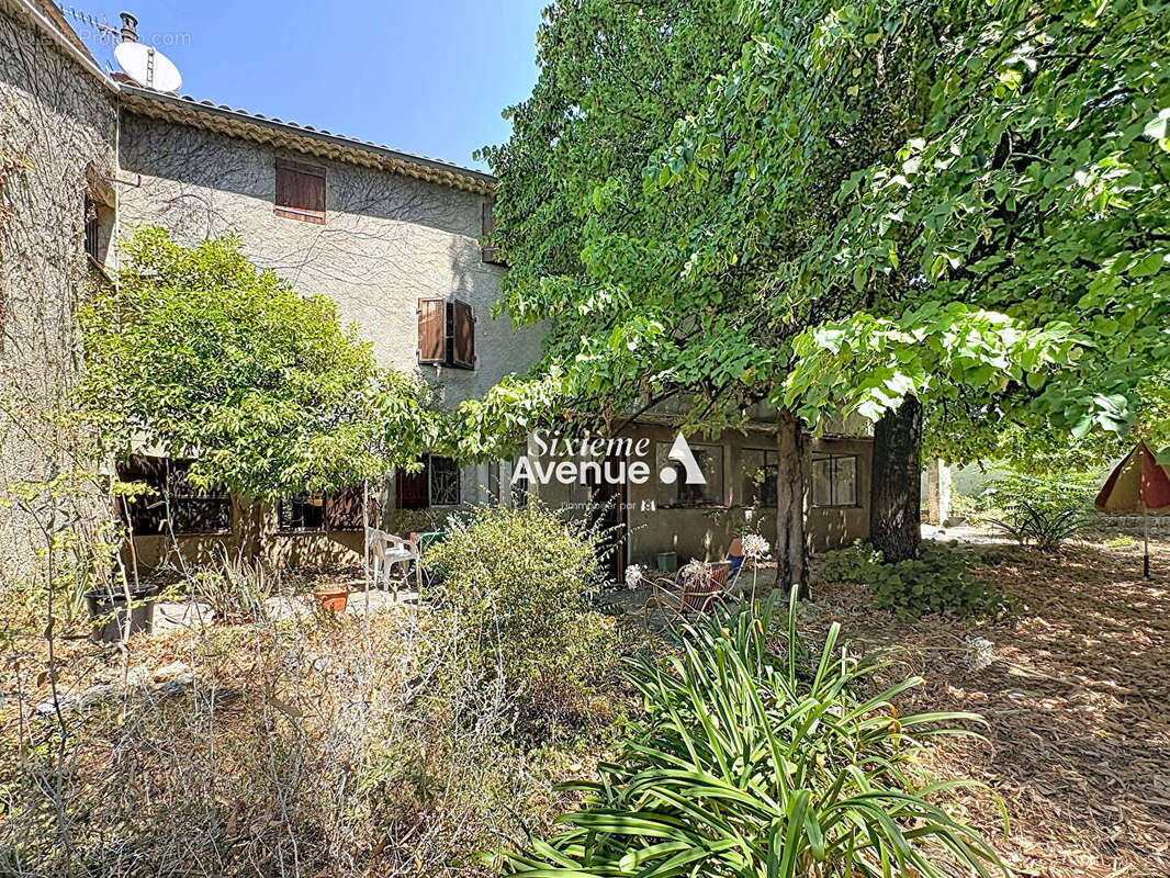 A vendre au Plan de Grasse - Maison atypique de 10 pièces ? 8 chambres ? Terrain de 360 m² - photo 2