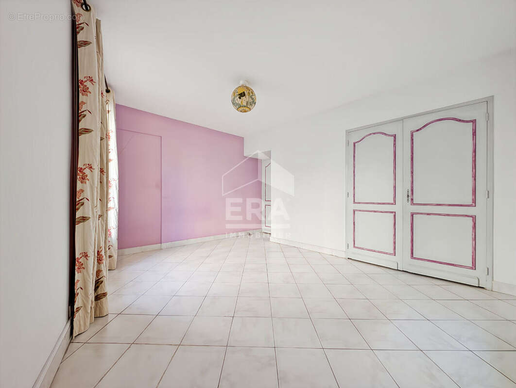 Appartement à MARSEILLE-4E