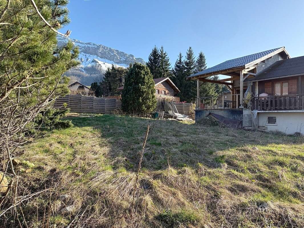 Terrain à LA ROCHE-SUR-FORON