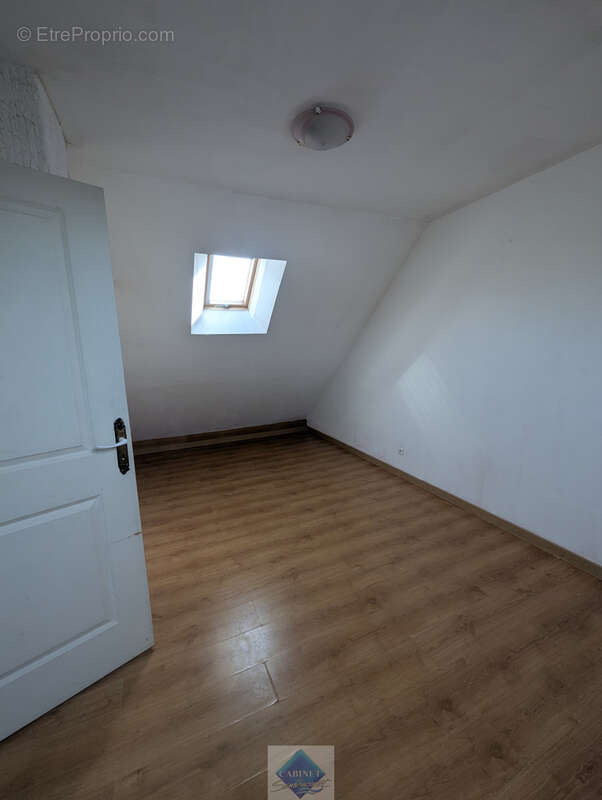 Maison à FEUQUIERES-EN-VIMEU