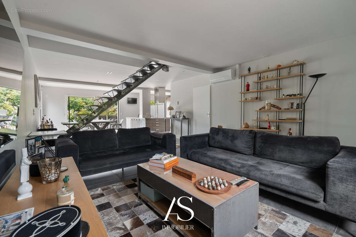 Maison à COLLONGES-AU-MONT-D&#039;OR