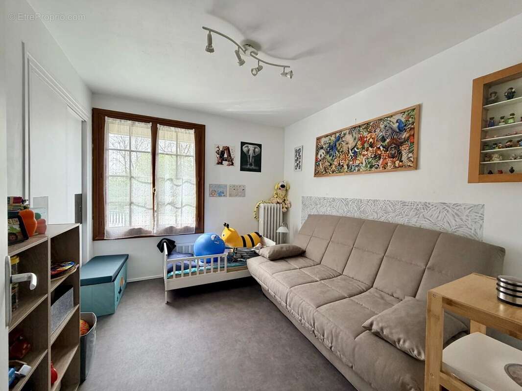 Grande maison dans Bernay - 5-6 chambres - plus de 200m2 d'espace - sous-sol/carport - 808m2 - photo 9