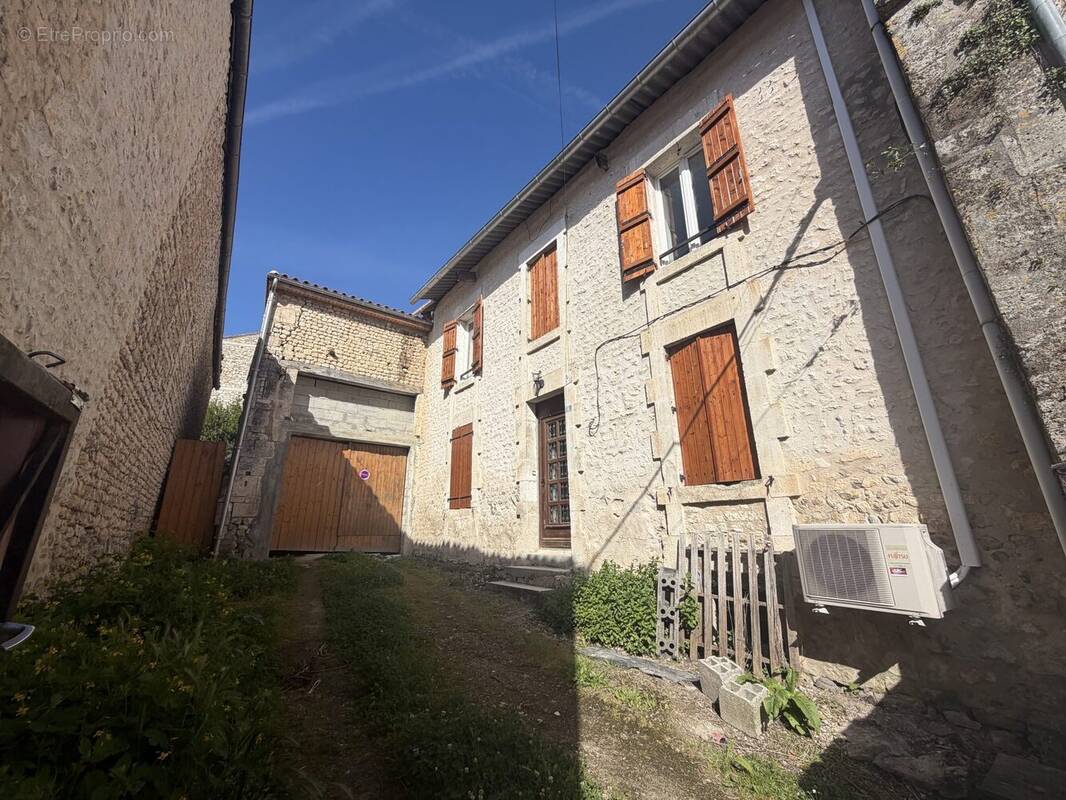 Maison à VOULGEZAC