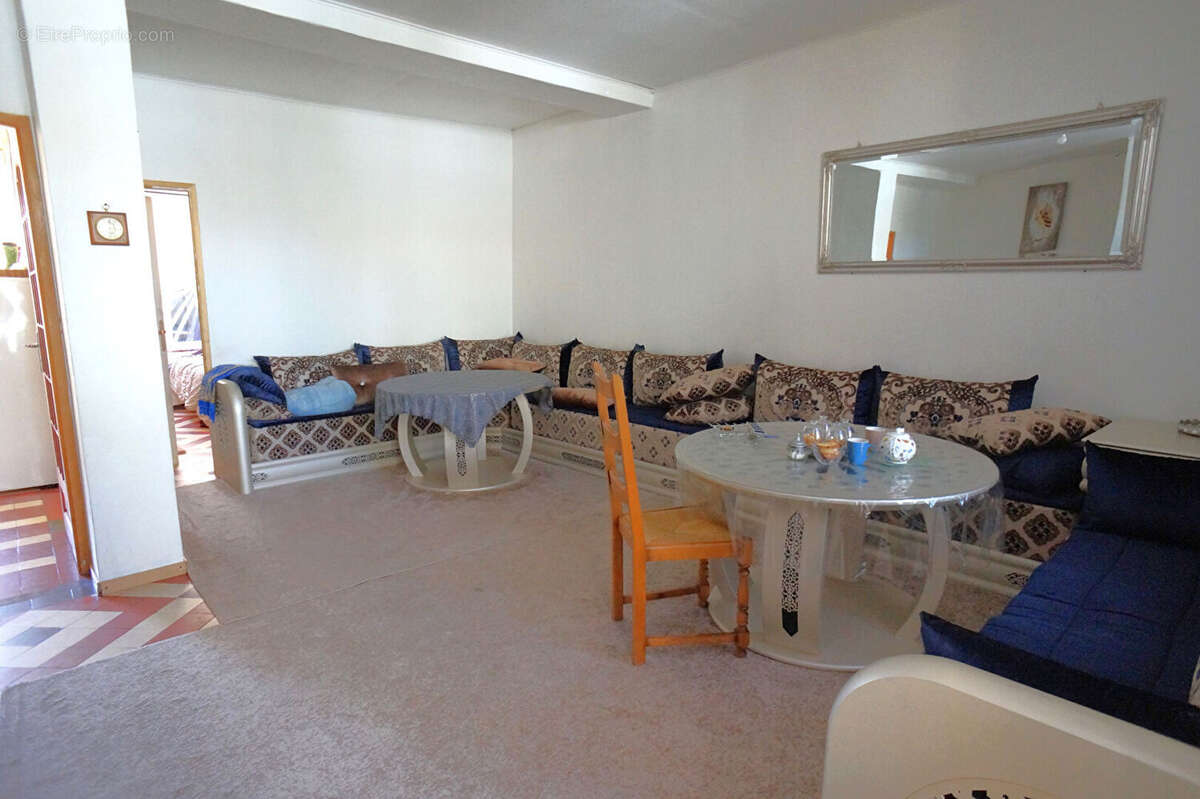 Maison à LAROCHE-SAINT-CYDROINE