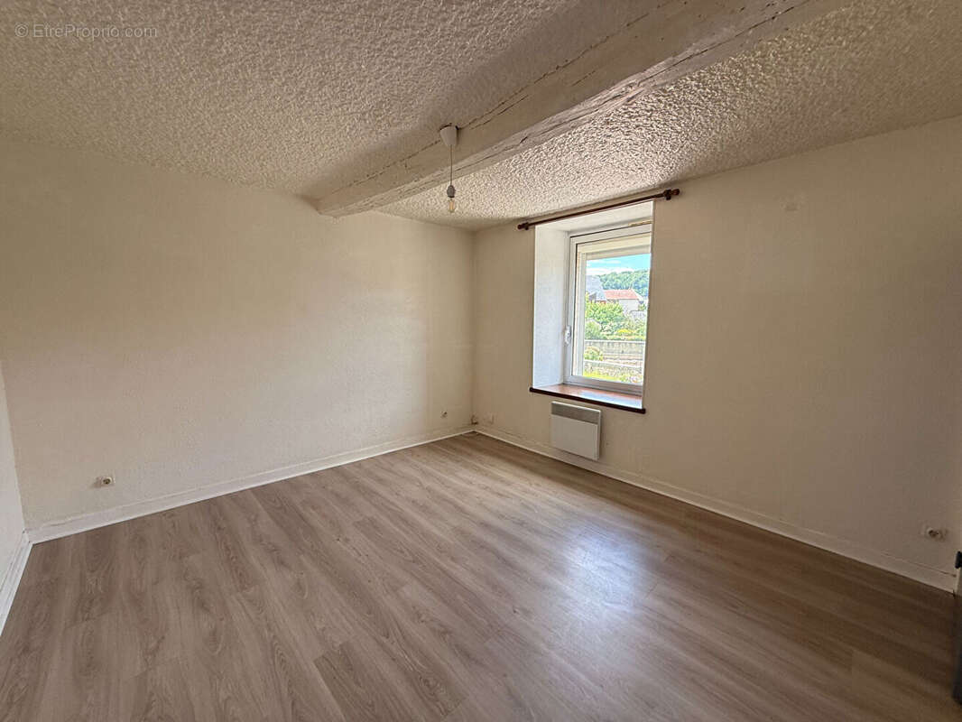 Appartement à VRIGNE-AUX-BOIS