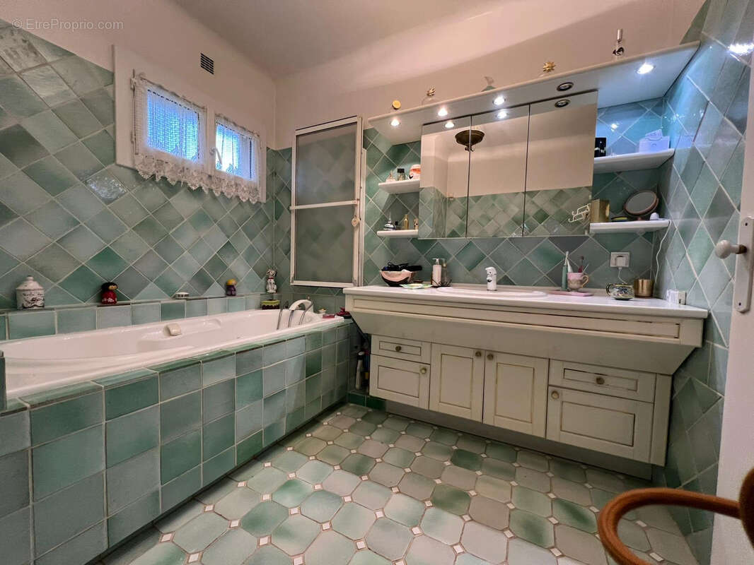 Maison à LE MUY