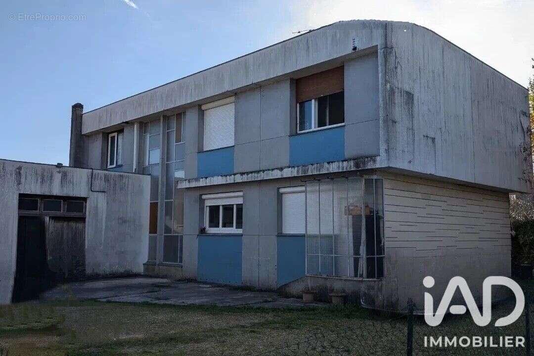 Appartement 289 m² à Saint-Seurin-Sur-L'isle  - photo 2