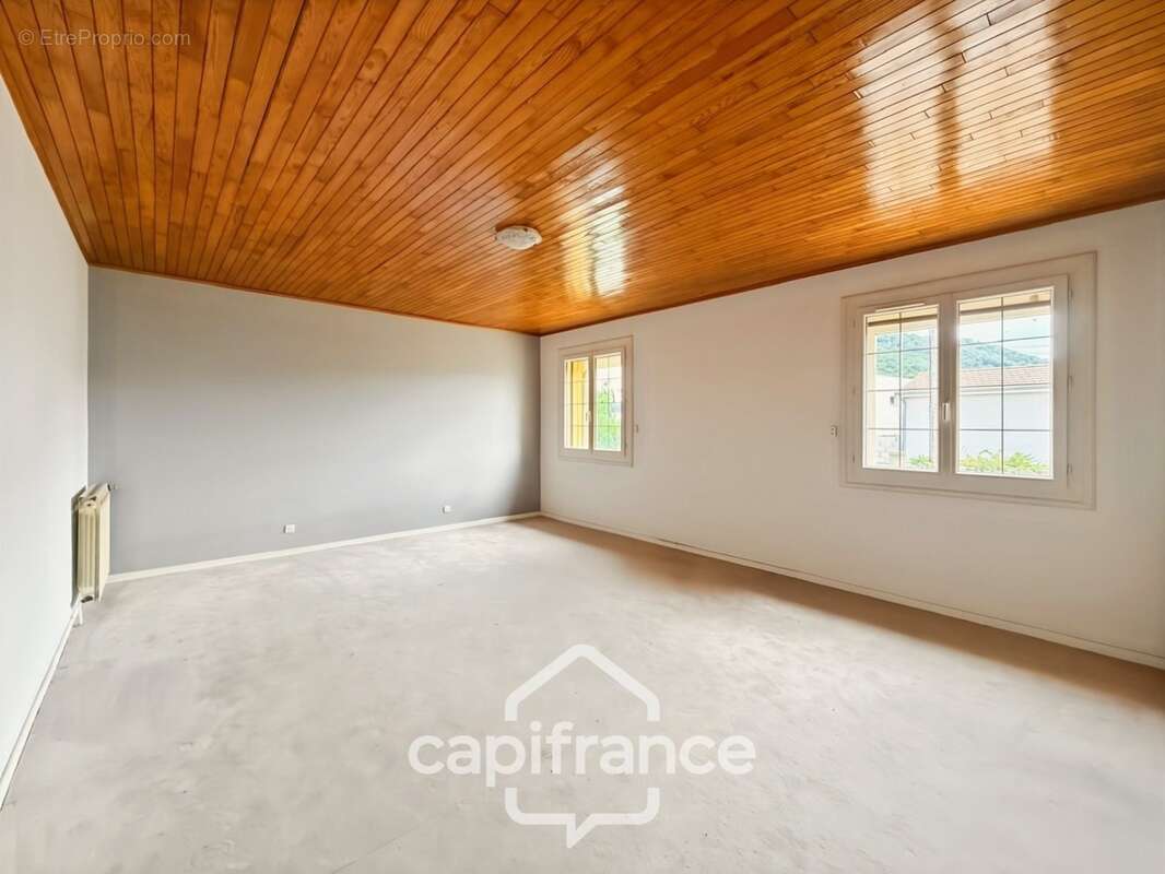 SAINT-VALLIER – Maison familiale de caractère de 202 m² sur un magnifique terrain de 1 878 m² - photo 8