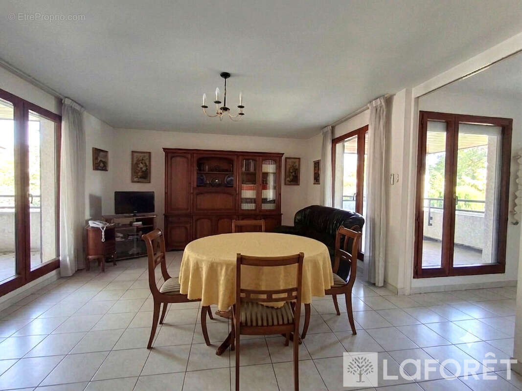 Hyeres centre ville - Appartement 4 pièces 87m2 avec garage - photo 2