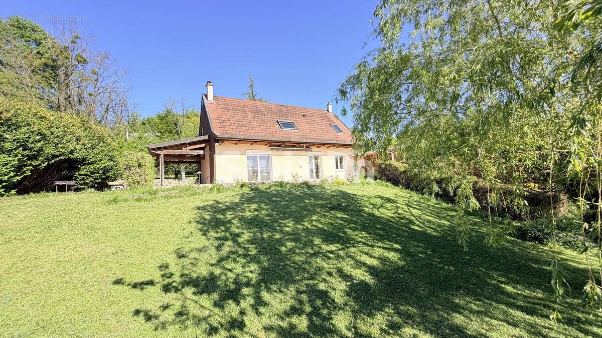 Maison à AUTHUME