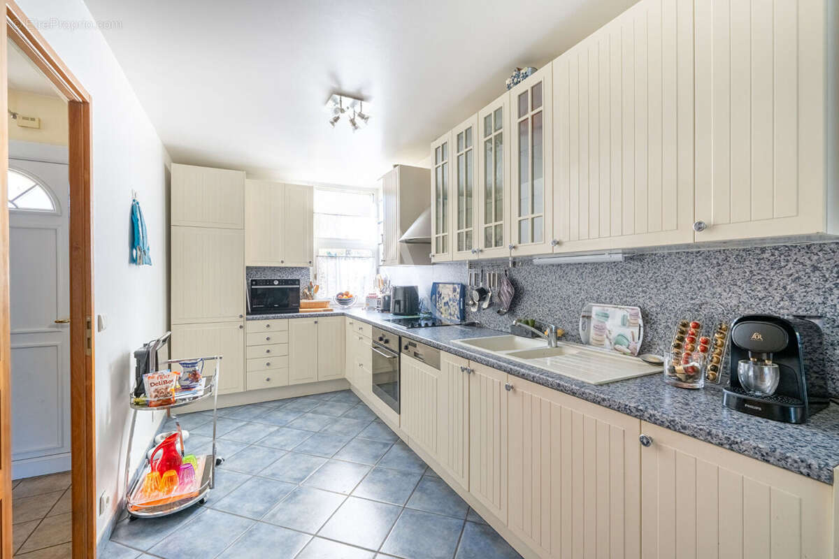 Maison à JOUY-LE-MOUTIER