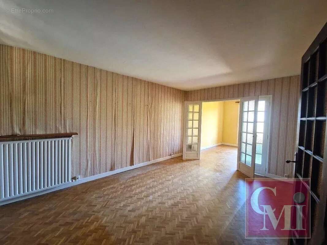 Maison à SAINT-CHERON