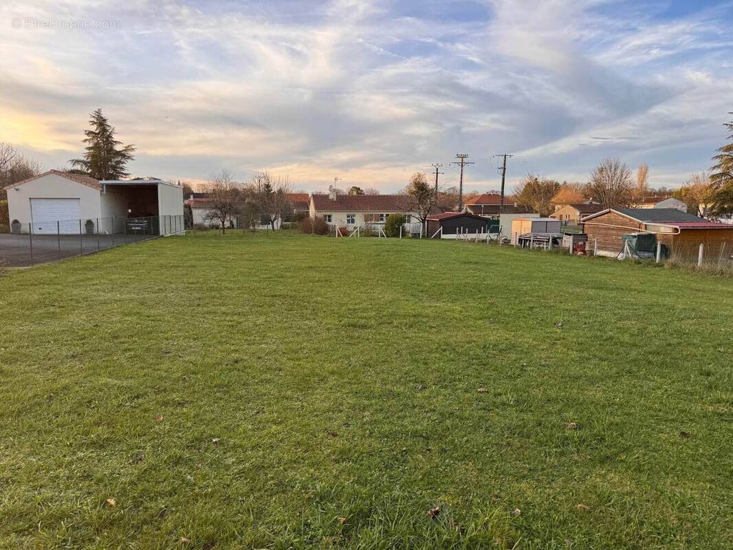 Terrain à VERTEILLAC