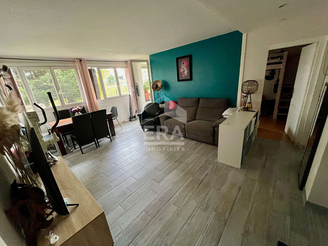 Appartement à LES CLAYES-SOUS-BOIS