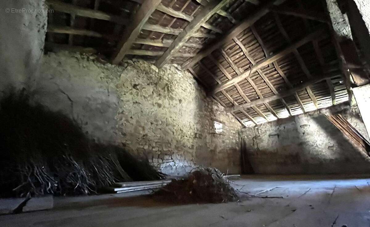 Ancien corps de ferme en pierre à rénover -  Fort potentiel au coeur du Jura - photo 6
