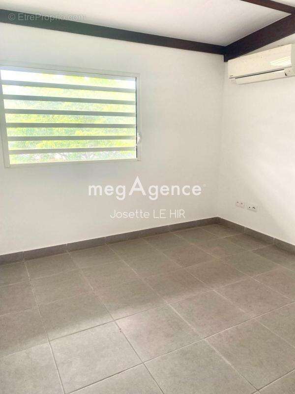 Appartement à REMIRE-MONTJOLY