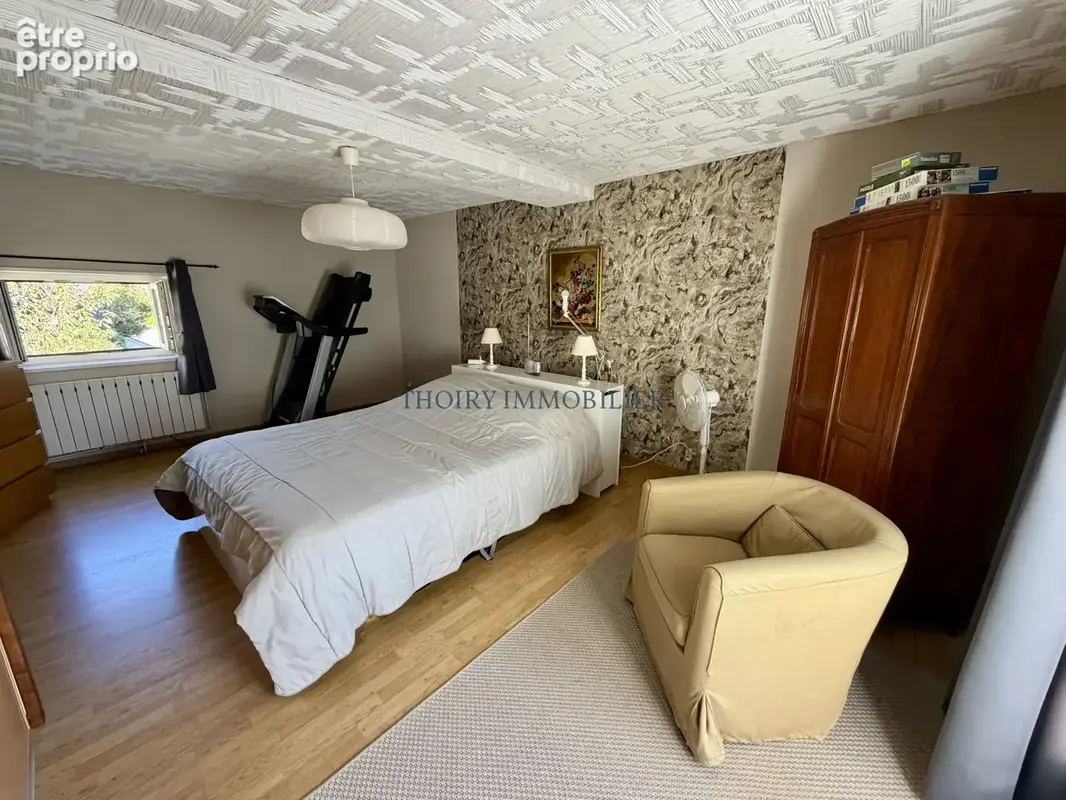 Maison ancienne de 4 pièces avec combles aménageables et grange en dépendance. - photo 10