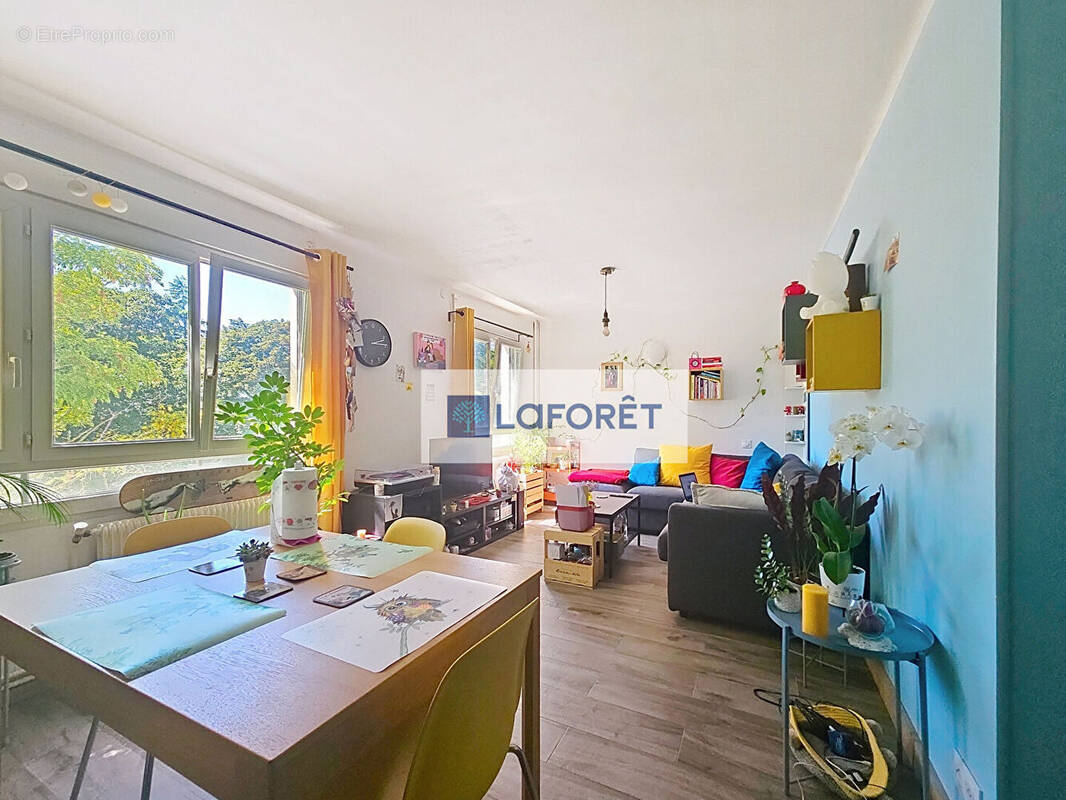 Appartement à SARTROUVILLE