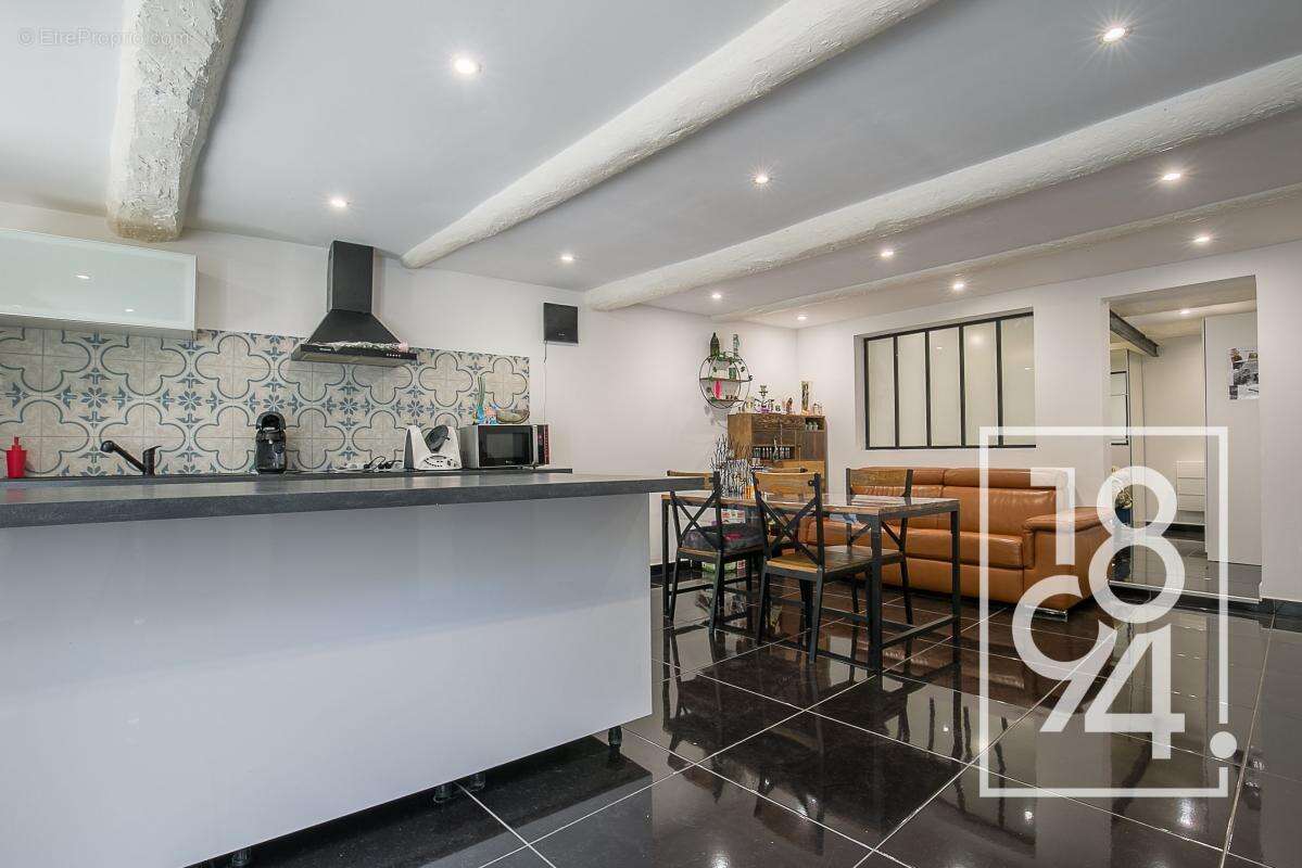 Appartement à MARSEILLE-4E