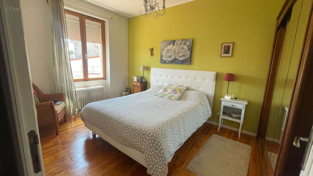 Maison de ville CLERMONT-FERRAND avec 6 Pièces 125 m² - extérieurs, jardin, terrasse et carport - photo 6