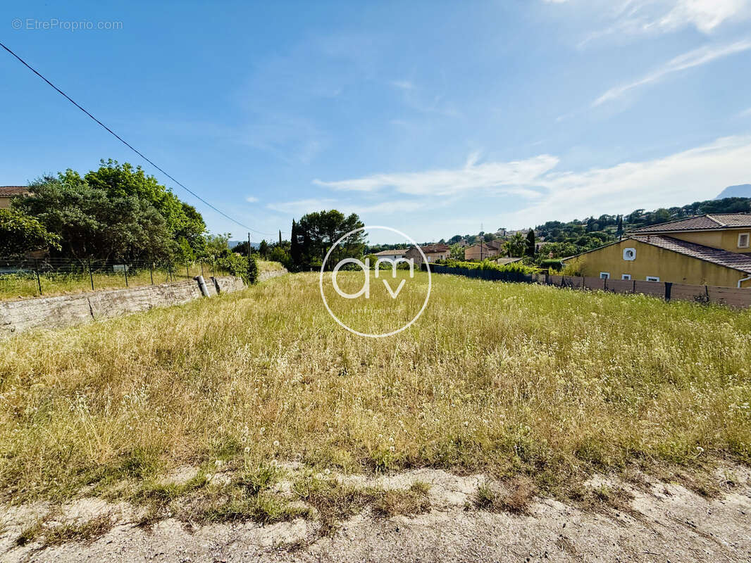 Terrain à LA CRAU