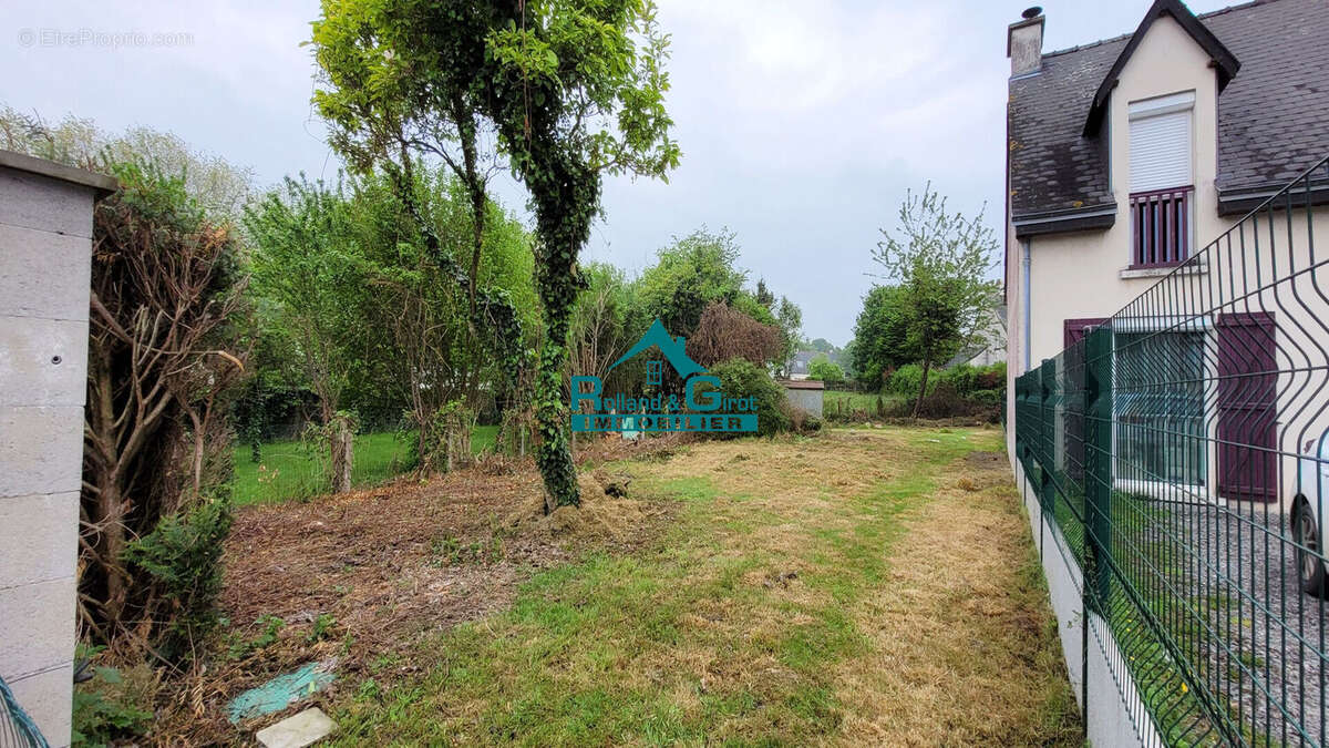Terrain à THORIGNE-FOUILLARD