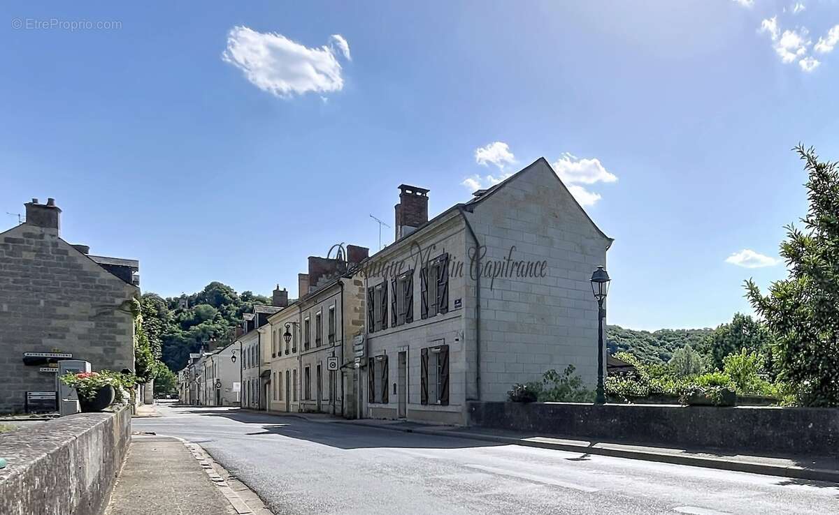LA CHARTRE SUR LE LOIR (72)-Vue imprenable sur le Loir – Maison familiale rénovée avec jardin d'exception à 500 m du centre-vill - photo 25