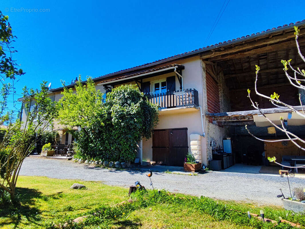 Maison avec gîte, piscine, jardin constructible et garage - photo 2