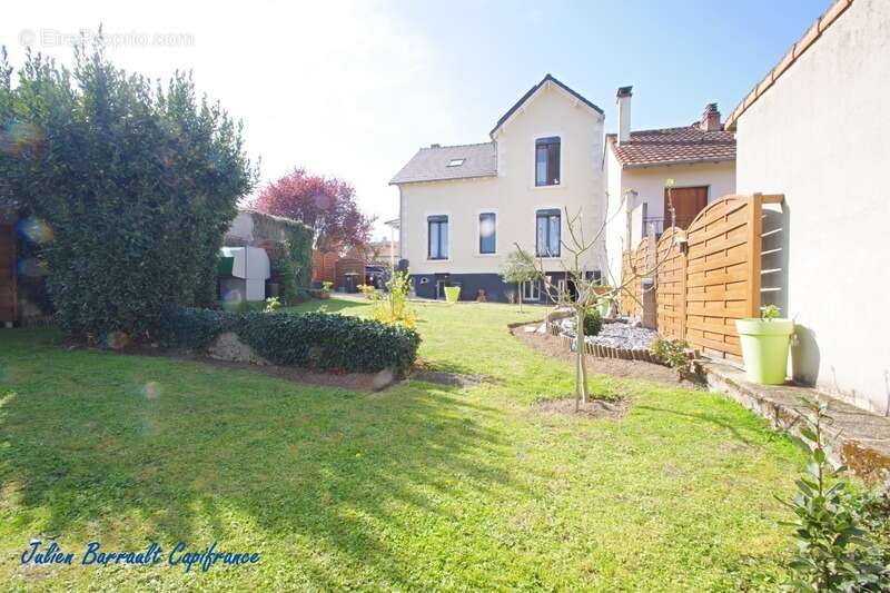 Maison familiale de 148m² avec 5 chambres entièrement rénovée en 2021 sur un terrain clos de 438m² - photo 2