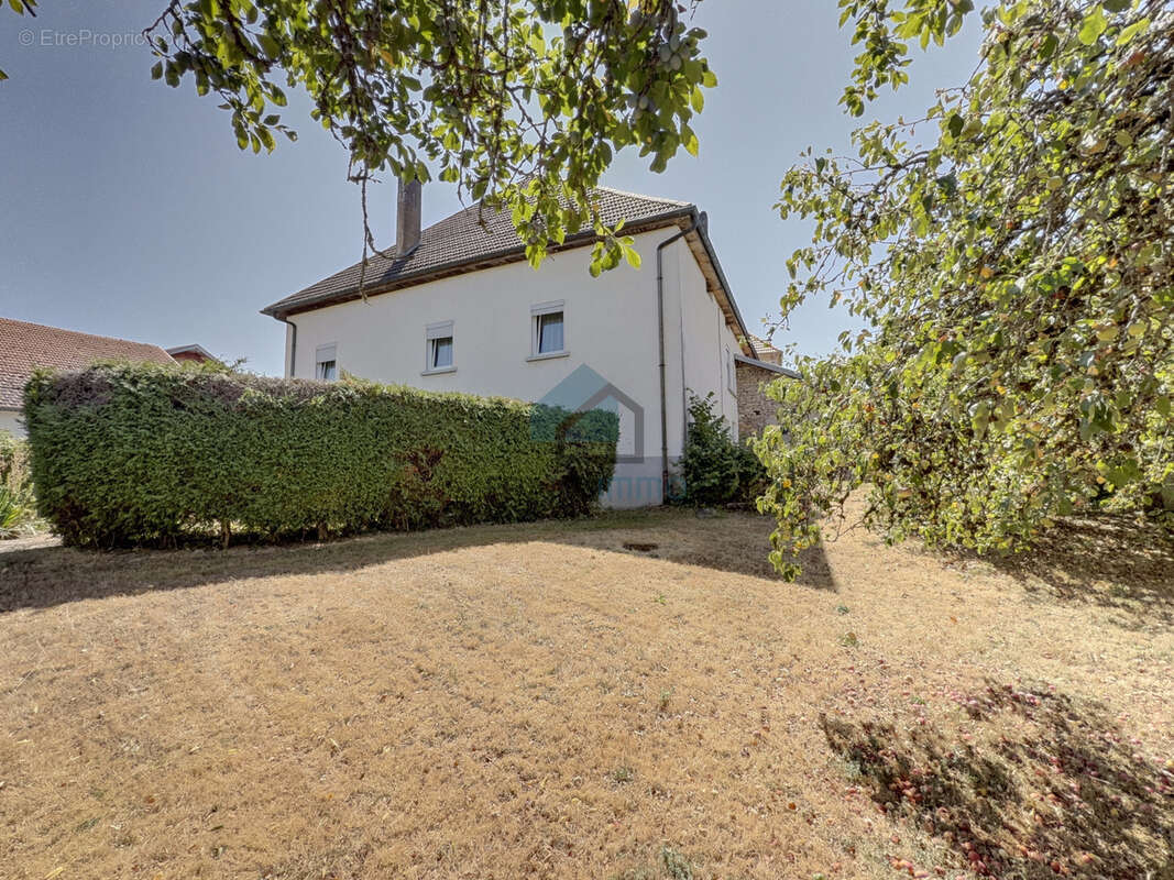 Belleherbe - grande maison avec dependances - photo 3