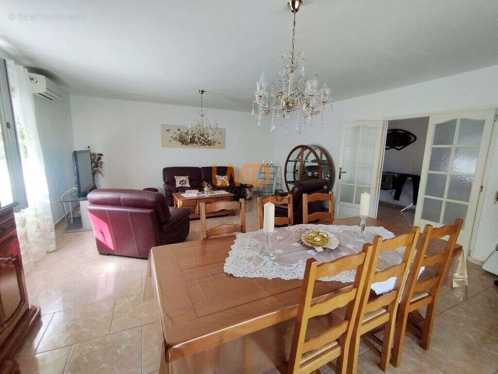 Maison à LA CALMETTE